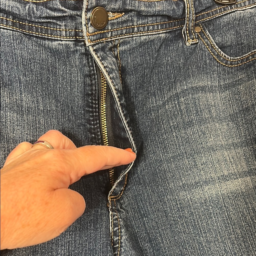 Bandolino Blue Denim Capri Pants Relaxed Fit 18 - Picture 4 of 8